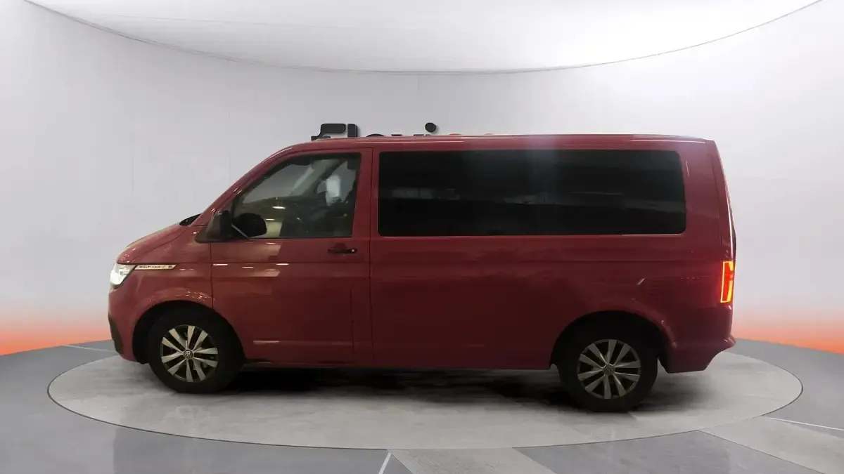 Usado VW Multivan 199 CV (146 kW) 2021 Rojo Monovolumen