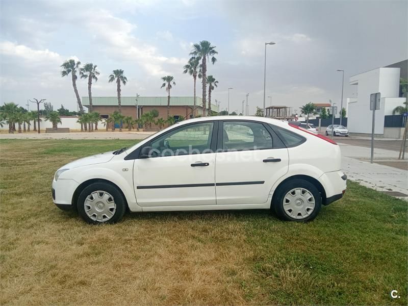 Blanco Usado 2007 Ford Focus Ambiente Berlina | 1300 € (Super precio) - Imagen 1/4