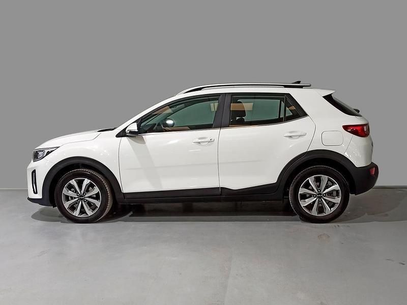 Usado Kia Stonic 100 CV (73 kW) 2024 Clear white (ud) SUV