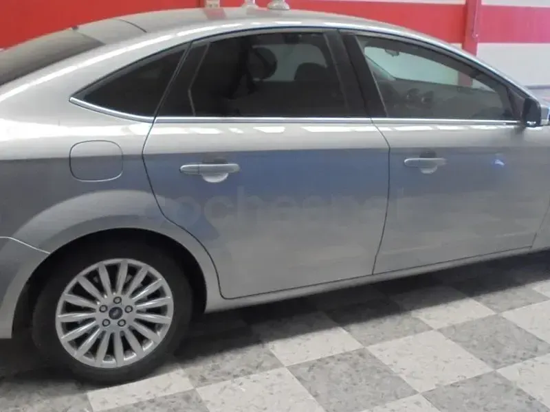Usado Ford Mondeo Titanium 140 CV (102 kW) 2015 Gris / plata Berlina