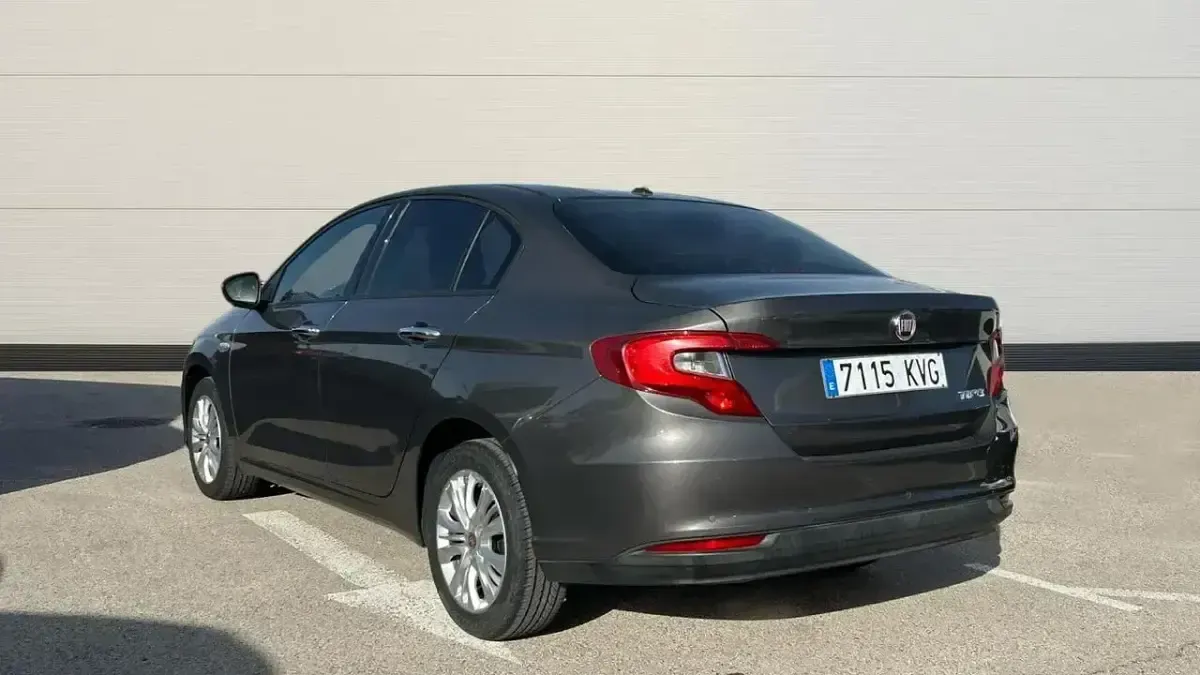 Usado Fiat Tipo Lounge 95 CV (69 kW) 2019 Gris Utilitario