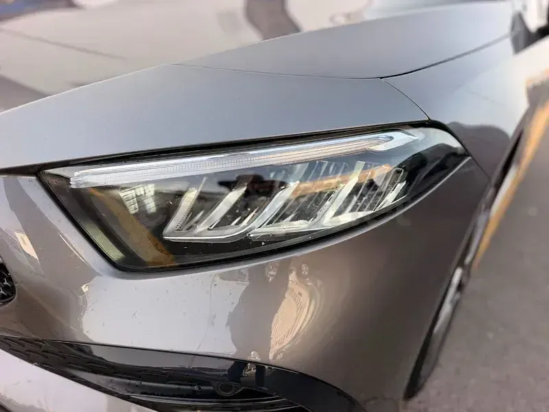Usado Mercedes A250 218 CV (160 kW) 2023 Gris / plata Berlina