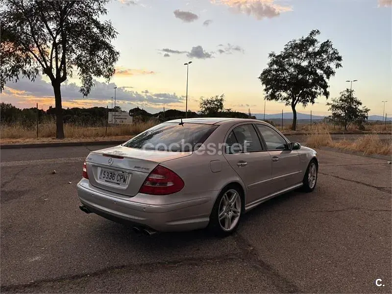Usado Mercedes E55 AMG AMG 476 CV (350 kW) 2003 Gris / plata Berlina