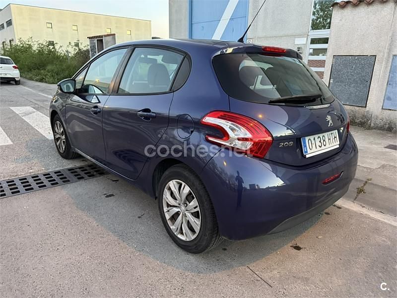 Usado Peugeot 208 Active 82 CV (60 kW) 2013 Azul Utilitario