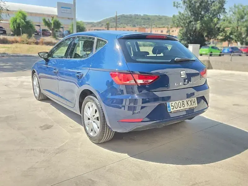 Usado Seat Leon Style 116 CV (85 kW) 2019 Azul Berlina