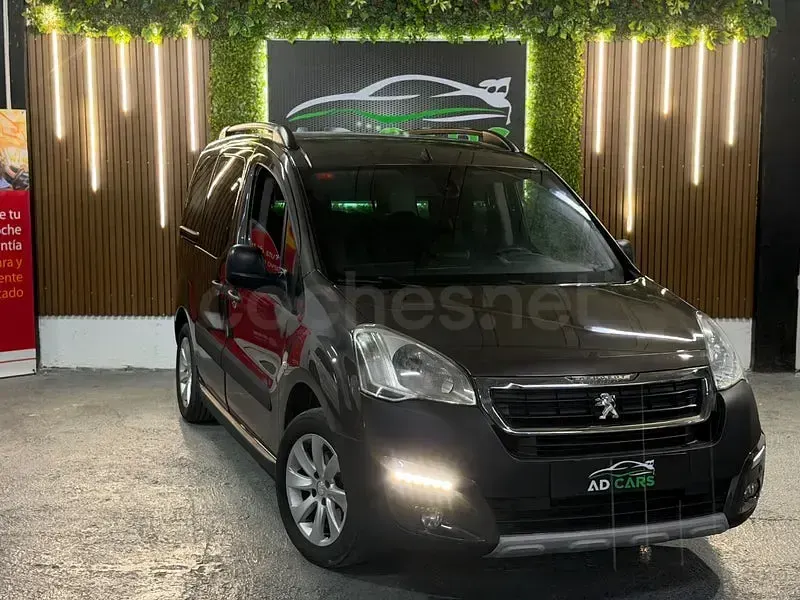 Usado Peugeot Partner Tepee Outdoor 120 CV (88 kW) 2016 Marrón Monovolumen