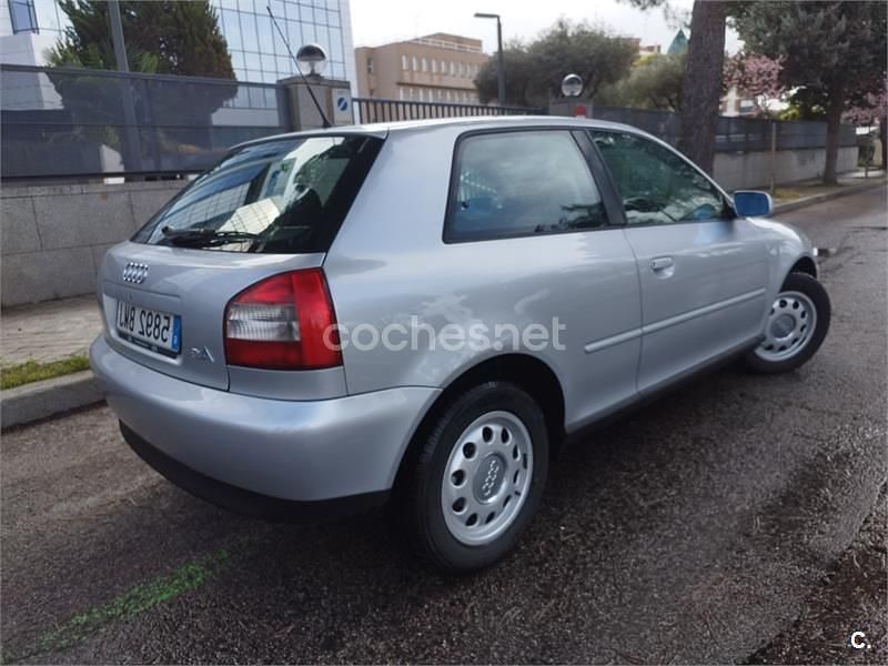 Usado Audi A3 Ambition 101 CV (74 kW) 2001 Gris / plata Utilitario