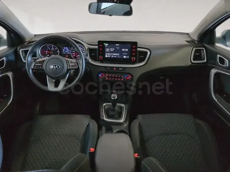 Usado Kia XCeed 115 CV (84 kW) 2019 Gris / plata SUV