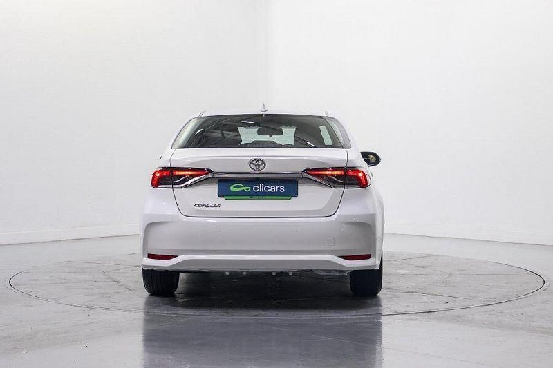 Usado Toyota Corolla Business Edition 122 CV (89 kW) 2022 Blanco Berlina