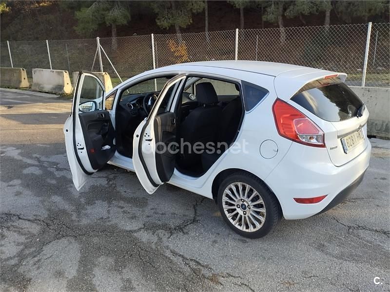 Blanco Usado 2014 Ford Fiesta Trend Berlina | 4700 € (Buen precio) - Imagen 1/4