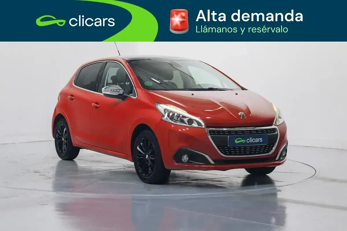 Usado Peugeot 208 Allure 110 CV (80 kW) 2016 Naranja Utilitario
