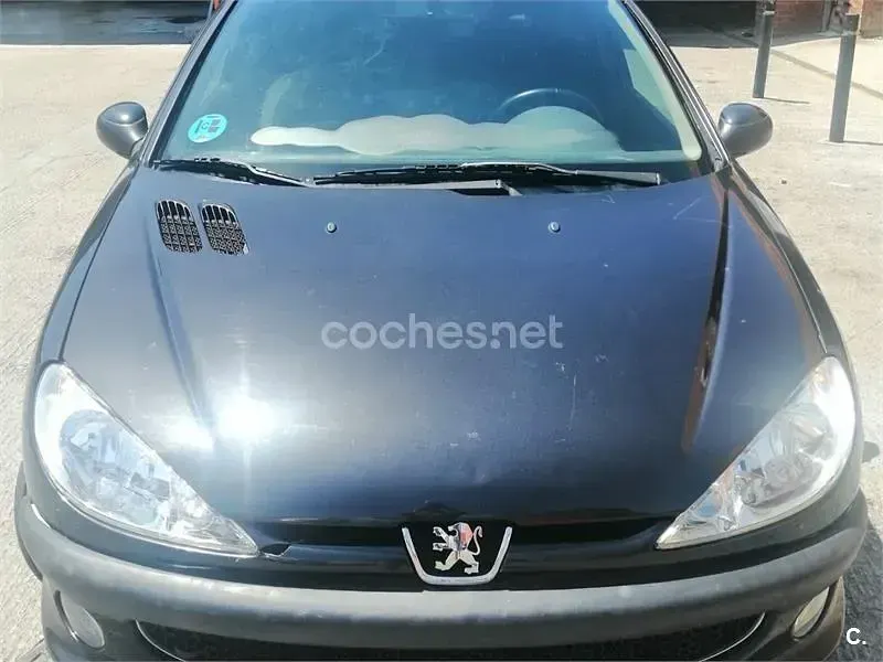 Usado Peugeot 206 75 CV (55 kW) 2007 Negro Berlina