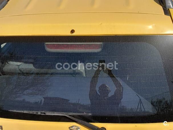 Usado Suzuki Ignis GL 83 CV (61 kW) 2001 Amarillo Utilitario