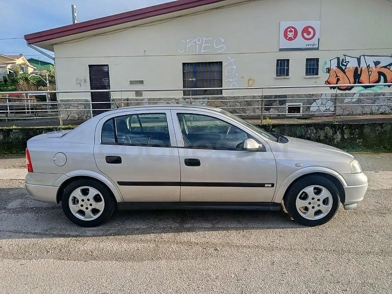 Usado Opel Astra Elegance 125 CV (91 kW) 2001 Gris / plata Berlina