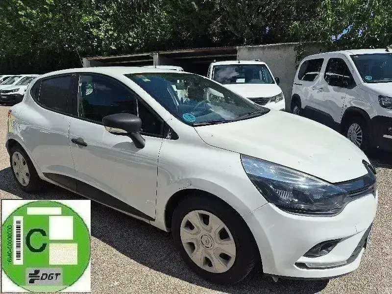 Usado Renault Clio IV 75 CV (55 kW) 2018 Blanco Utilitario
