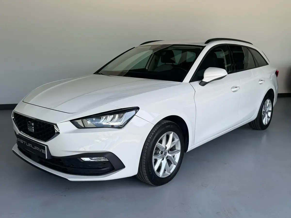 Usado Seat Leon Style 115 CV (84 kW) 2022 Blanco Familiar