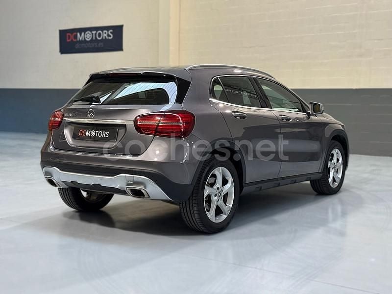 Usado Mercedes GLA180 122 CV (89 kW) 2018 Gris / plata SUV