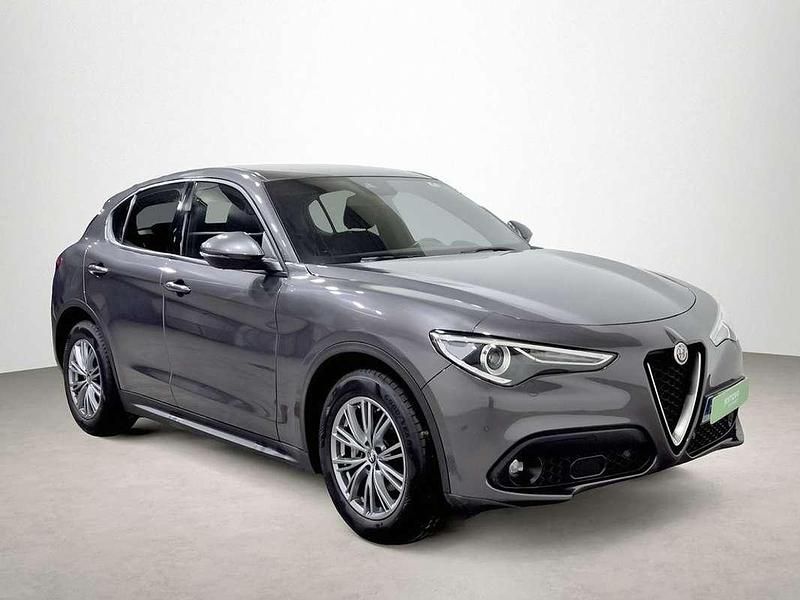 Usado Alfa Romeo Stelvio Super 162 CV (119 kW) 2022 Gris SUV