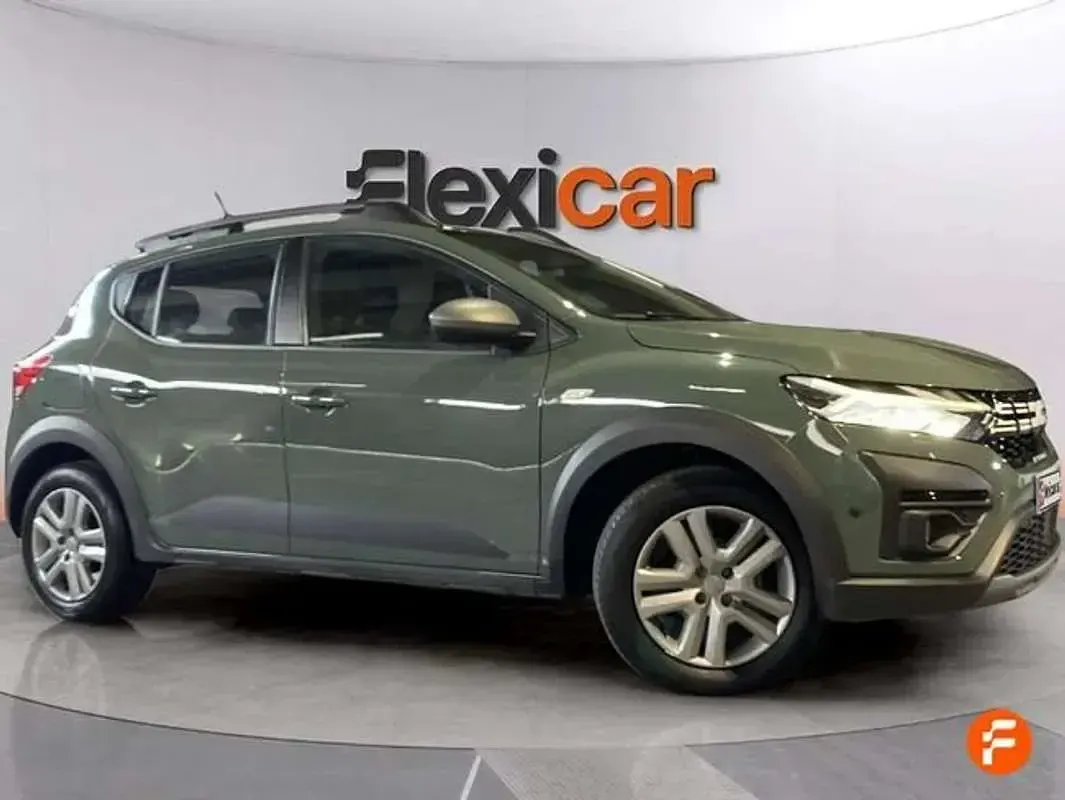 Usado Dacia Sandero Essentiel 91 CV (66 kW) 2023 Verde Utilitario