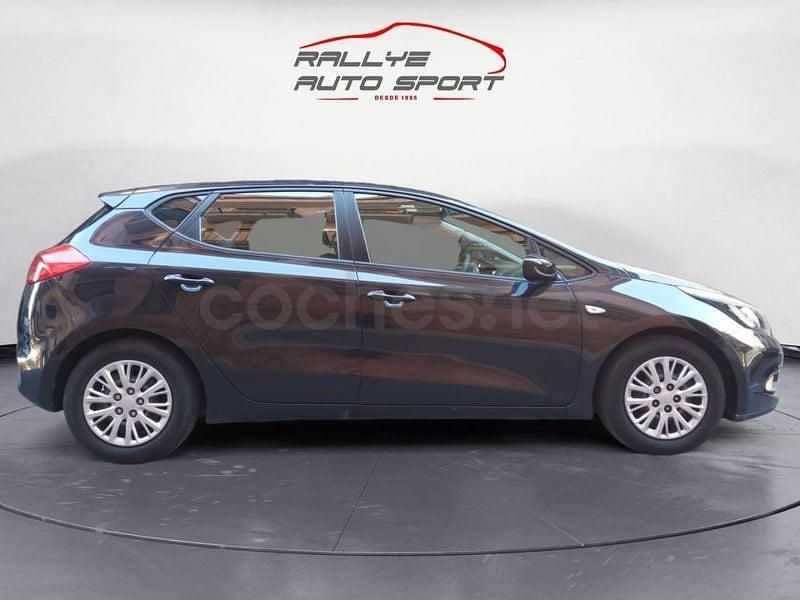 Usado Kia Ceed 100 CV (73 kW) 2014 Gris / plata Utilitario