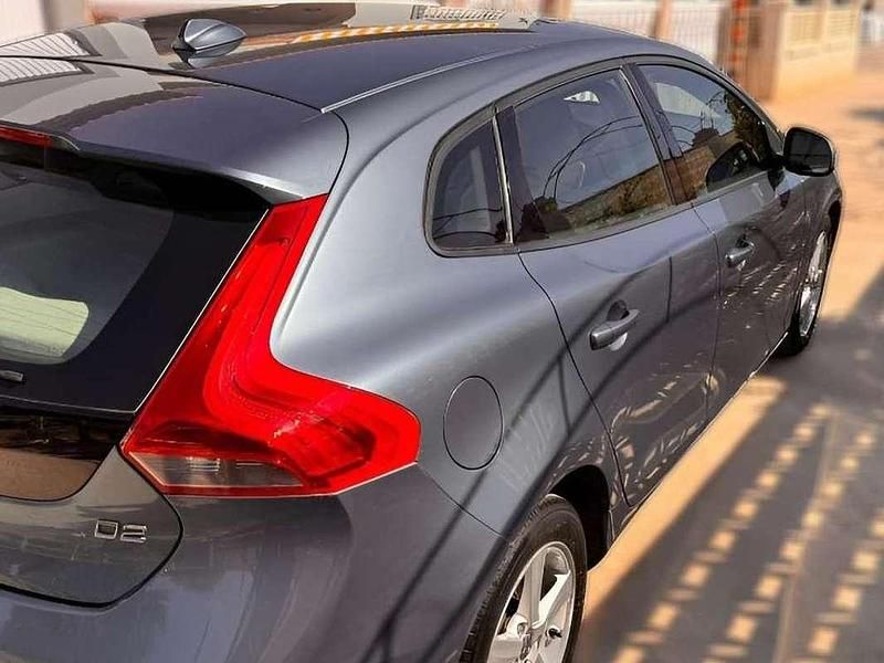 Usado Volvo V40 Kinetic 114 CV (83 kW) 2013 Gris Utilitario