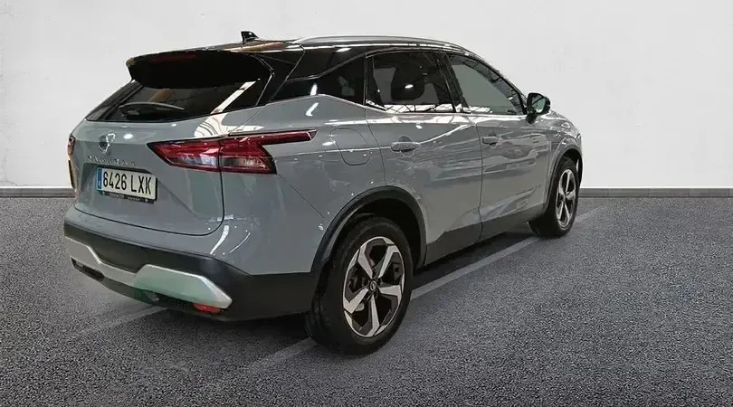 Usado Nissan Qashqai N-Connecta 158 CV (116 kW) 2022 Katana grey con techo midnight SUV