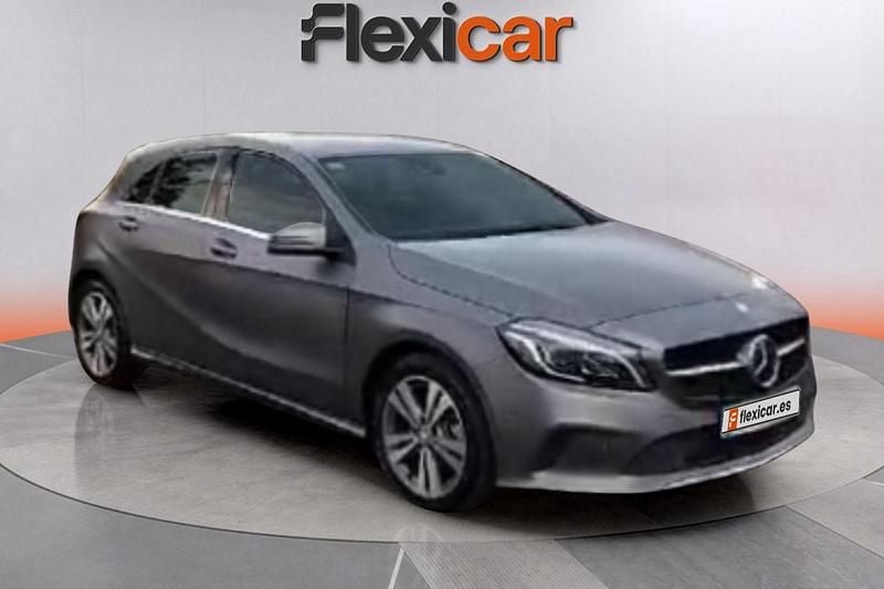 Usado Mercedes A220 Style 177 CV (130 kW) 2016 Gris Utilitario