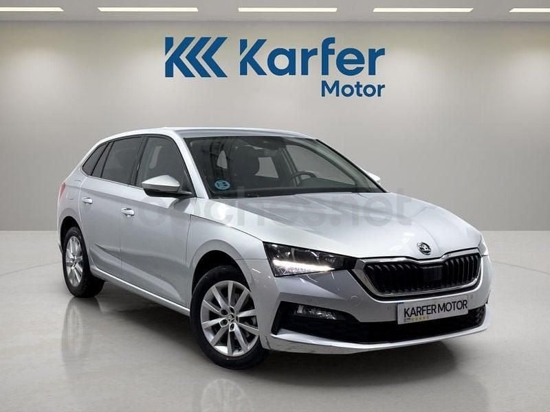 Usado Skoda Scala Style 110 CV (80 kW) 2022 Gris / plata Utilitario