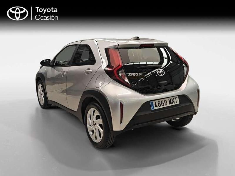Usado Toyota Aygo X Play 72 CV (52 kW) 2024 Gris SUV