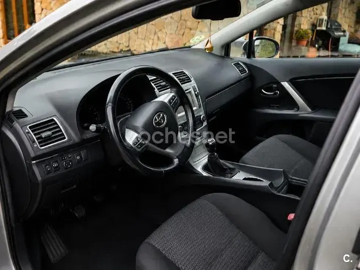 Usado Toyota Avensis Advance 124 CV (91 kW) 2012 Gris / plata Berlina