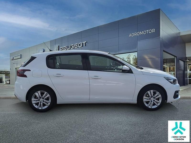 Usado Peugeot 308 Active 130 CV (95 kW) 2021 Blanco Berlina