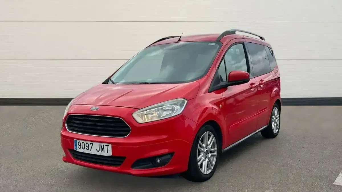 Usado Ford Tourneo Courier Titanium 95 CV (69 kW) 2016 Rojo Monovolumen
