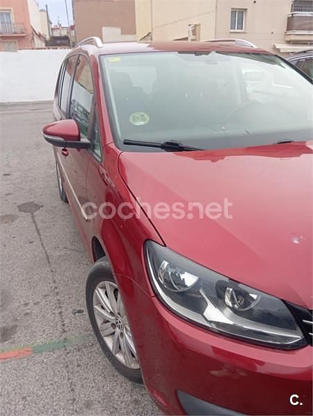 Usado VW Touran Advance 105 CV (77 kW) 2011 Rojo Monovolumen