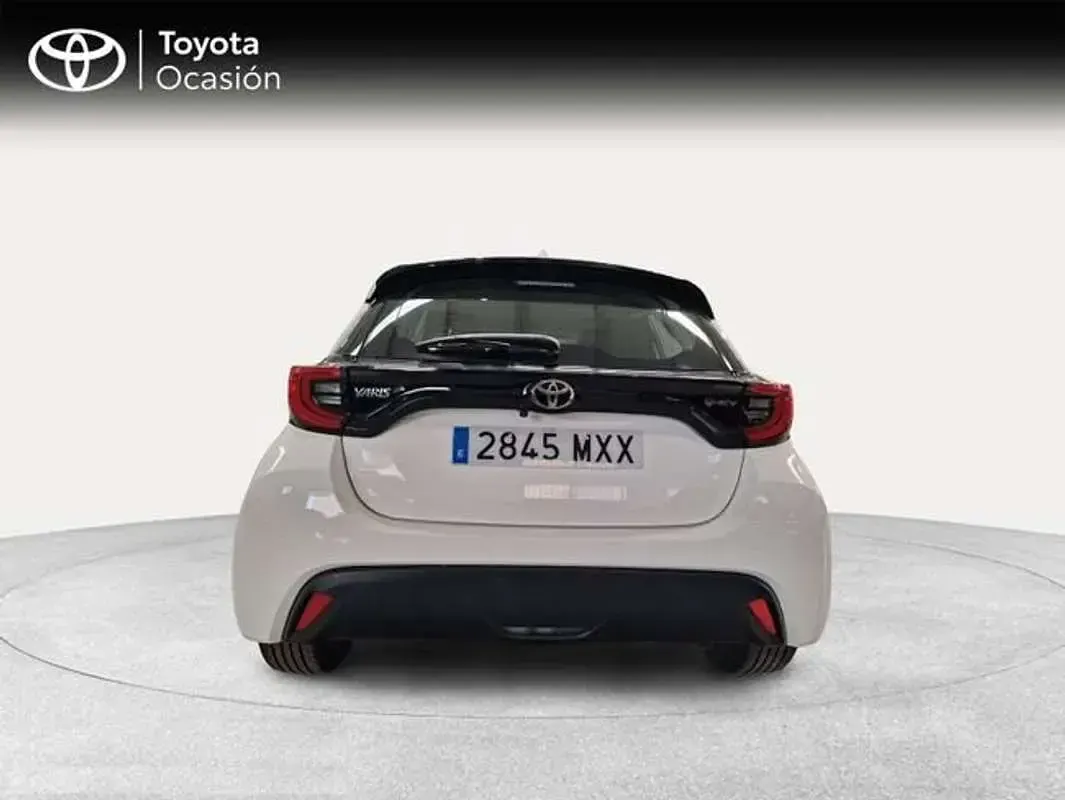 Usado Toyota Yaris Active 116 CV (85 kW) 2025 Blanco Utilitario