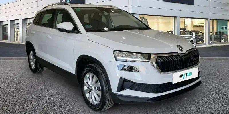 Usado Skoda Karoq Ambition 110 CV (80 kW) 2022 Blanco SUV