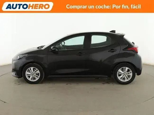 Usado Toyota Yaris Hybrid Active 116 CV (85 kW) 2022 Negro Berlina