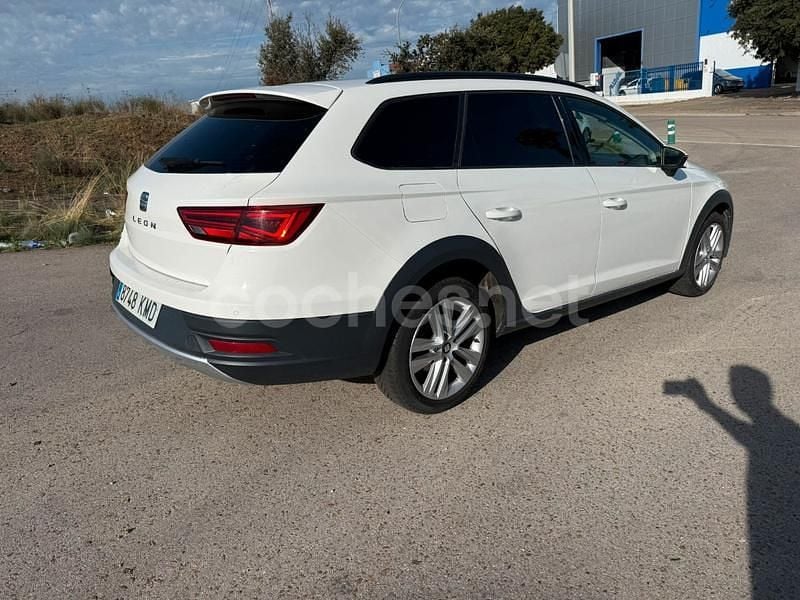 Usado Seat Leon 4Drive 184 CV (135 kW) 2018 Blanco Familiar