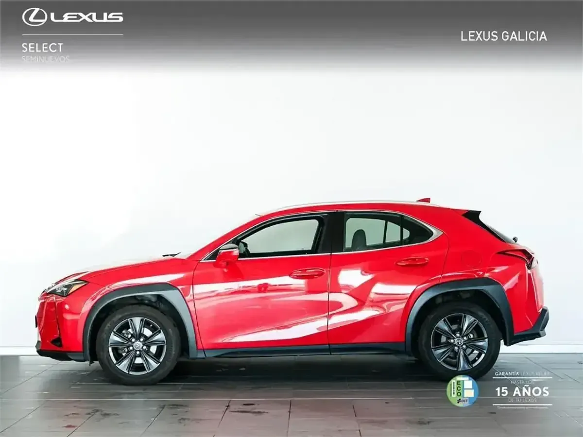 Usado Lexus UX Business Edition 184 CV (135 kW) 2022 Rojo SUV