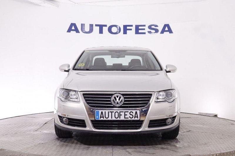 Usado VW Passat 105 CV (77 kW) 2010 Plata Berlina