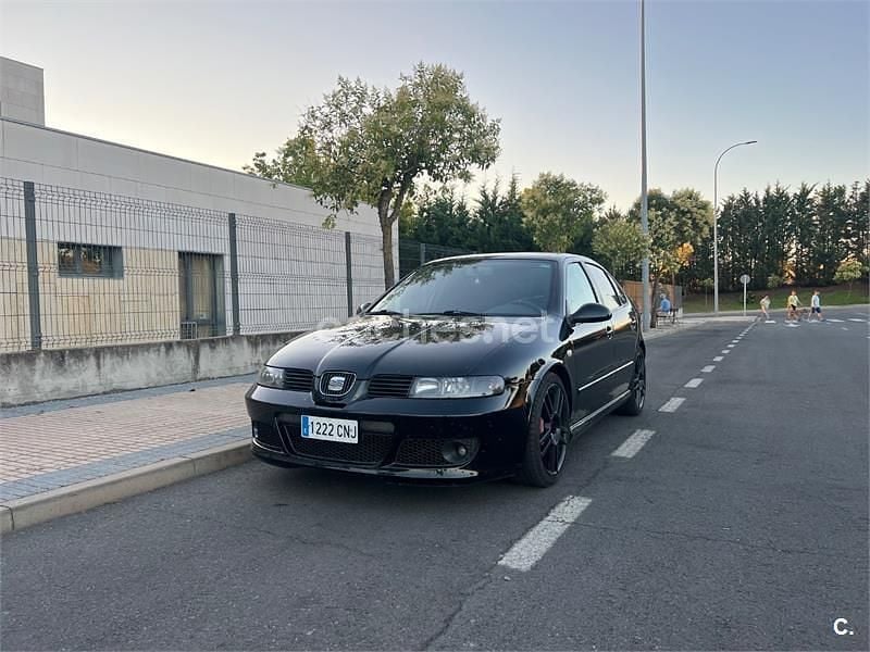 Usado Seat Leon CUPRA 210 CV (154 kW) 2003 Negro Utilitario