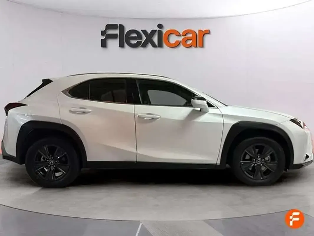 Usado Lexus UX 300h 199 CV (146 kW) 2024 Blanco SUV