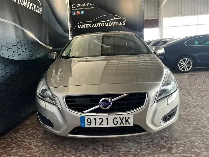 Usado Volvo S60 Kinetic 163 CV (119 kW) 2010 Beige Berlina