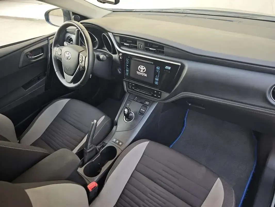 Usado Toyota Auris Hybrid Business Edition 136 CV (100 kW) 2016 Azul Utilitario