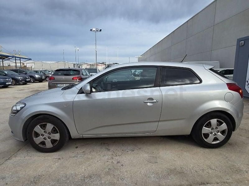 Usado Kia Ceed Plus 90 CV (66 kW) 2012 Beige Utilitario