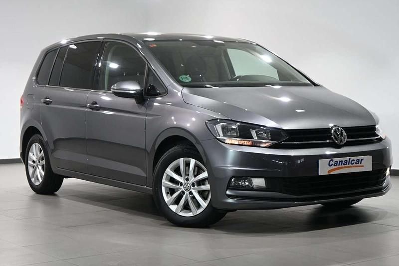 Usado VW Touran Edition 116 CV (85 kW) 2017 Gris Monovolumen