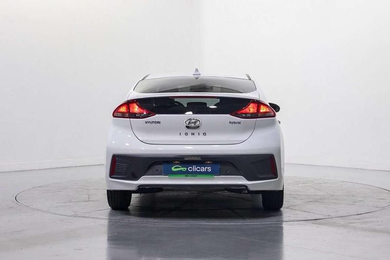 Usado Hyundai Ioniq 105 CV (77 kW) 2021 Blanco Utilitario