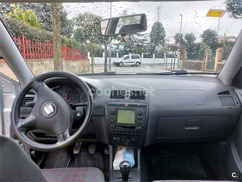 Usado Seat Cordoba Stella 75 CV (55 kW) 2002 Gris / plata Berlina