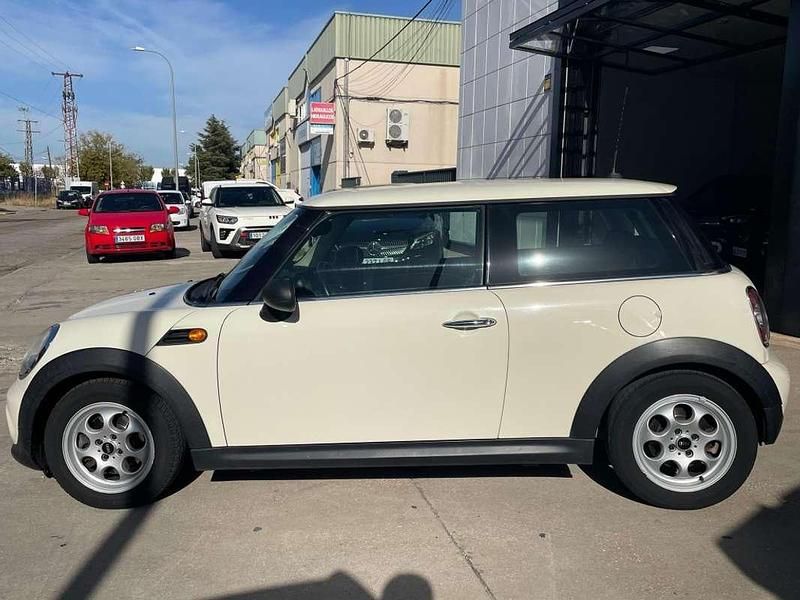 Usado Mini Cooper D 112 CV (82 kW) 2012 Blanco Utilitario