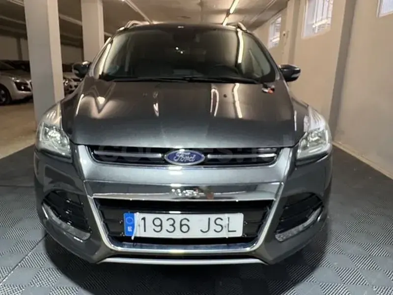 Usado Ford Kuga Titanium 150 CV (110 kW) 2017 Gris / plata SUV
