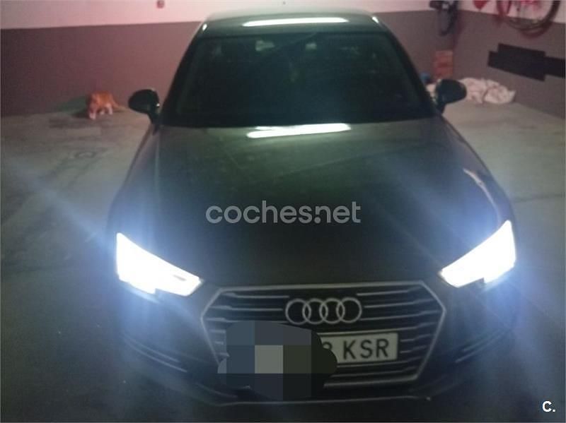Usado Audi A4 Design 150 CV (110 kW) 2018 Gris / plata Berlina